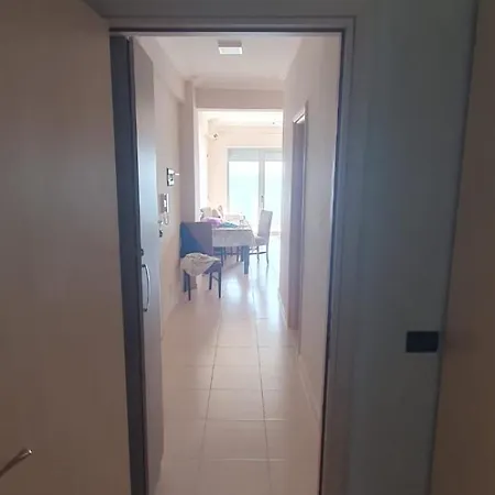 Shtepi Me Pamje Nga Deti *