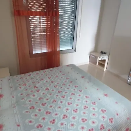 Shtepi Me Pamje Nga Deti *